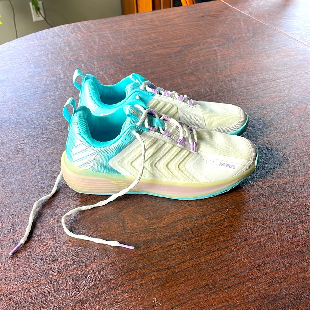 Women’s size US 11 K-Swiss ultrashot tennis court shoe.  EUC